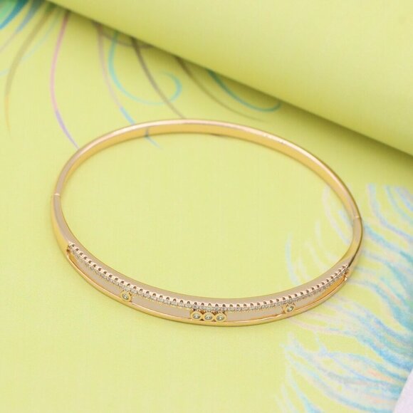 Elegant Rose Gold Plated Bangle with Crystal Detailing, XPBL0568 - Picture 5 of 12